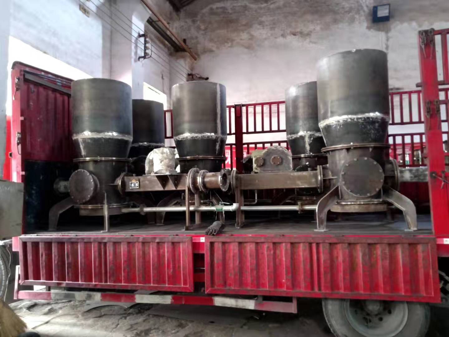 发往山东的气力91香蕉视频色版下载设备正在装车中